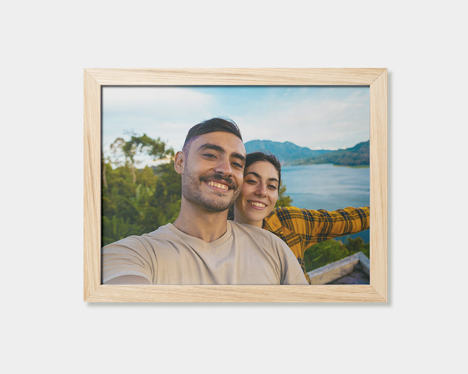 Poster con cornice con selfie di coppia su punto panoramico