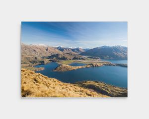 Stampa su alluminio di un paesaggio di montagna con un lago.