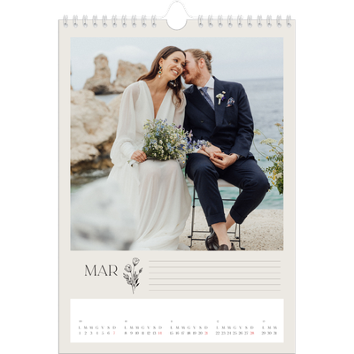 Calendario personalizzato A4 — Iniziali in fiore [Marzo]