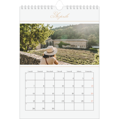 Calendario personalizzato A4 — Banner di script d'oro [Aprile]