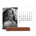 Calendario con supporto in legno orizzontale  — Scrittura elegante [Marzo]