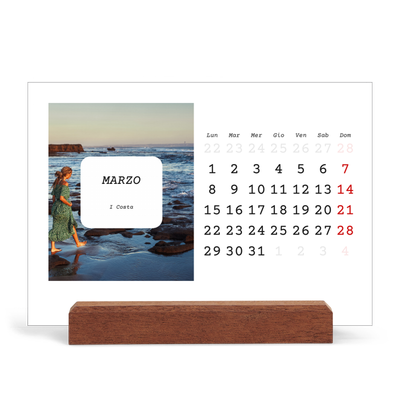 Calendario con supporto in legno orizzontale  — Tutta la storia [Marzo]