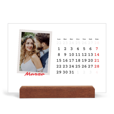 Calendario con supporto in legno orizzontale  — Firmato in cremisi [Marzo]