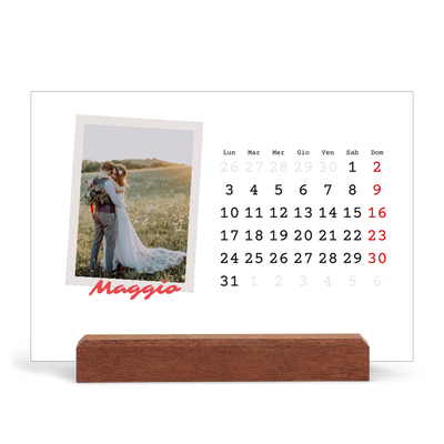 Calendario con supporto in legno orizzontale  — Firmato in cremisi [copertina]