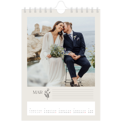 Calendario fotografico A5 — Iniziali in fiore [Marzo]