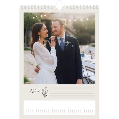 Calendario personalizzato A4 — Iniziali in fiore [Aprile]