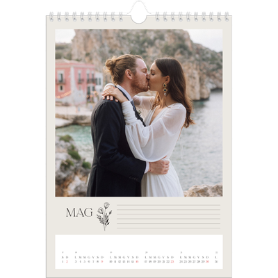 Calendario personalizzato A4 — Iniziali in fiore [Maggio]