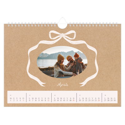 Calendario fotografico A4 — Kraft e fiocco [Aprile]