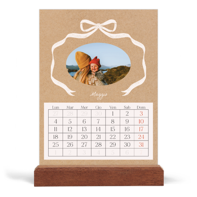 Calendario con supporto in legno verticale  — Kraft e fiocco [copertina]