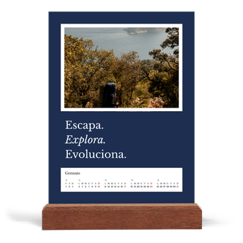 Calendario con supporto in legno verticale — Terra editoriale